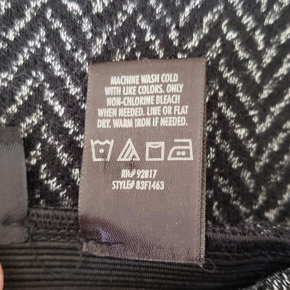 Express Stretch Mini Skirt Pencil Herringbone Gray Black Sz. Medium - Picture 5 of 8